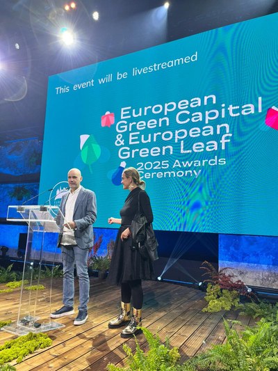 Jordi Mazon collects the European Green Award in Viladecans awarded by the European Commission